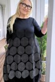MUTCAT_kajastus-puuvillatrikoo-mekko-lahikuva