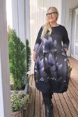 MUTCA_kuunkukka-puuvillatrikoo-mekko-kokokuva